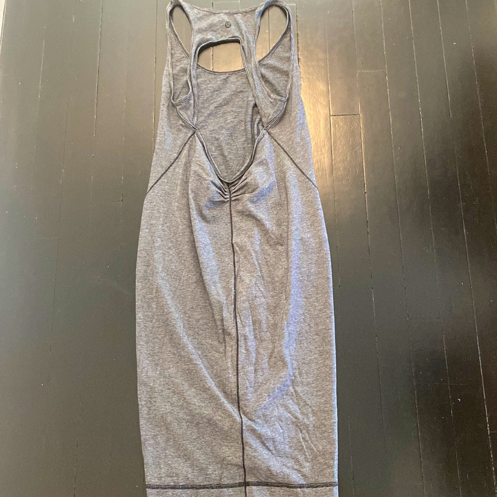 Lululemon women’s size 6 dress. Only worn once!